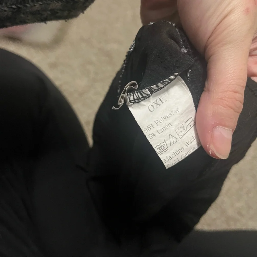 SHORTS - Picture 3 of 3